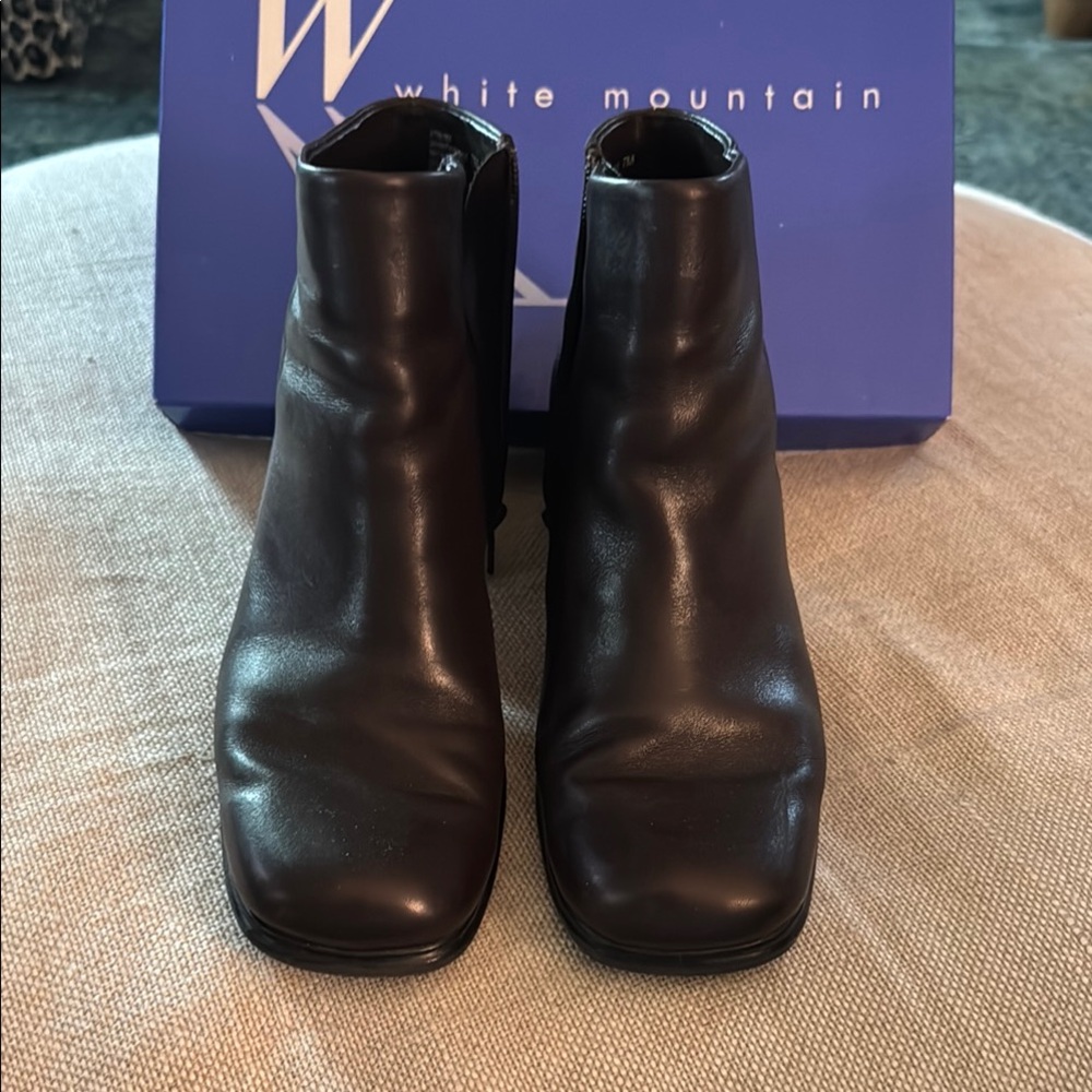 Brown Ankle Boots Sleek Zip Design
